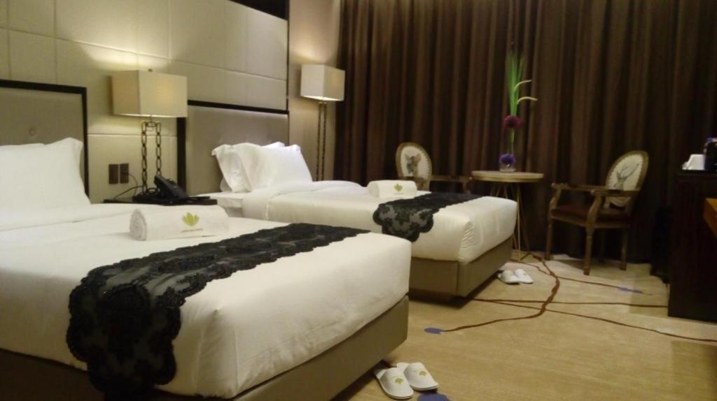 לגאזפי Lotus Blu Hotel מראה חיצוני תמונה