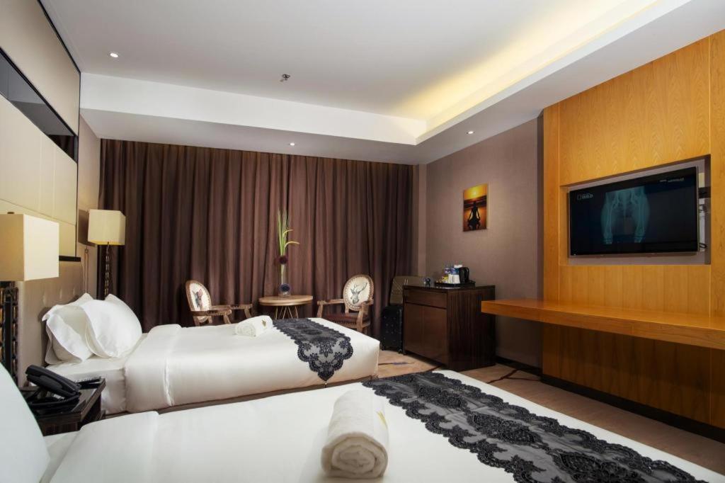 לגאזפי Lotus Blu Hotel מראה חיצוני תמונה