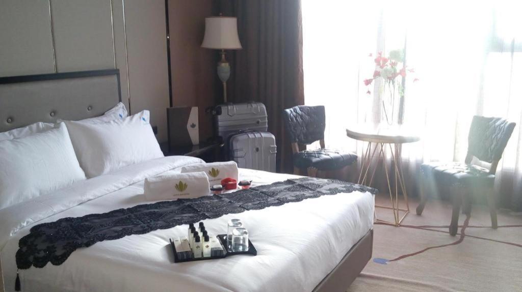 לגאזפי Lotus Blu Hotel מראה חיצוני תמונה