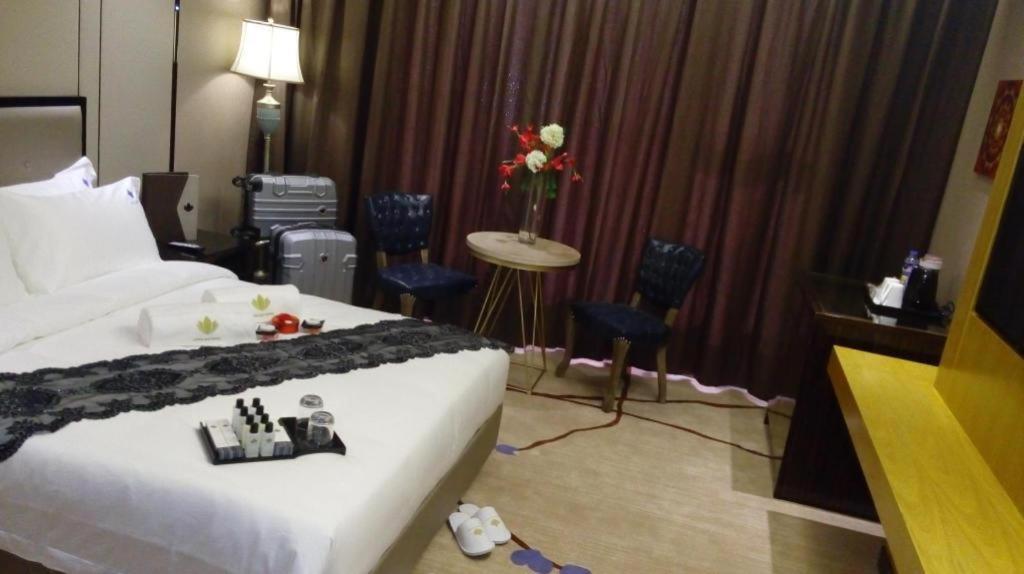 לגאזפי Lotus Blu Hotel מראה חיצוני תמונה