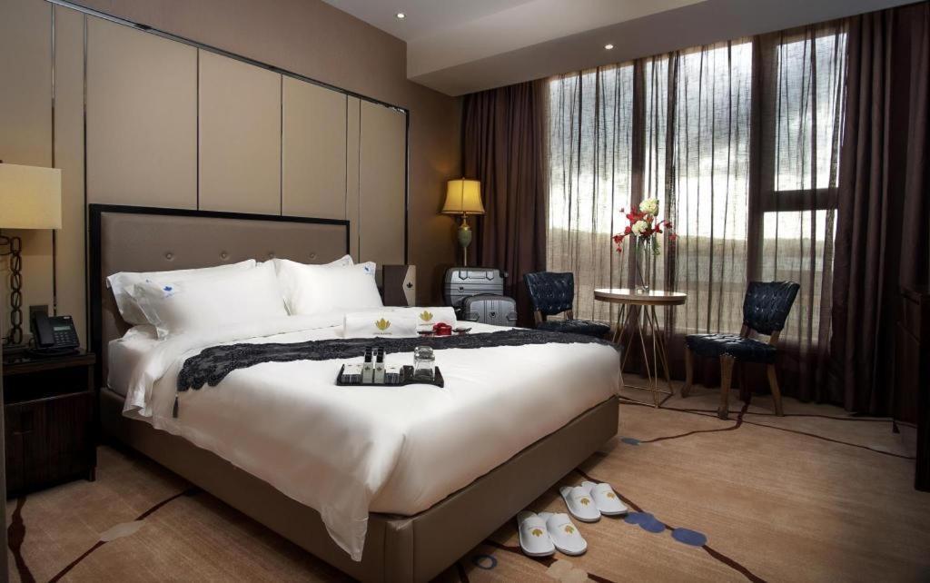 לגאזפי Lotus Blu Hotel מראה חיצוני תמונה