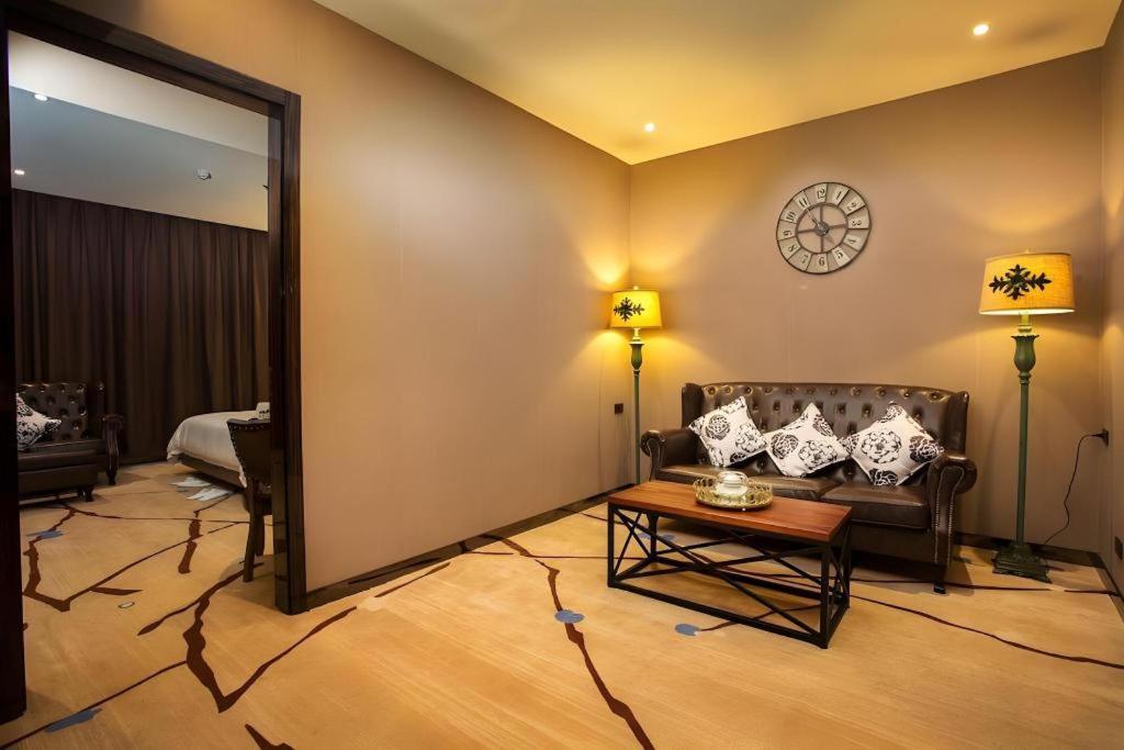 לגאזפי Lotus Blu Hotel מראה חיצוני תמונה