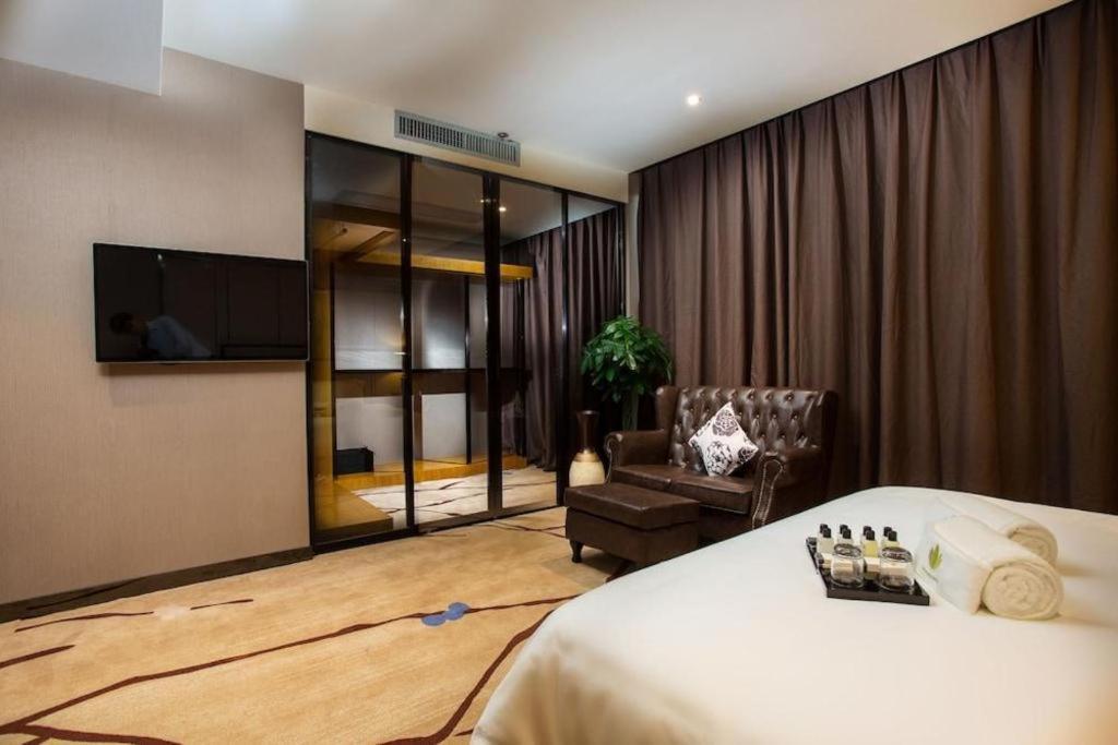 לגאזפי Lotus Blu Hotel מראה חיצוני תמונה