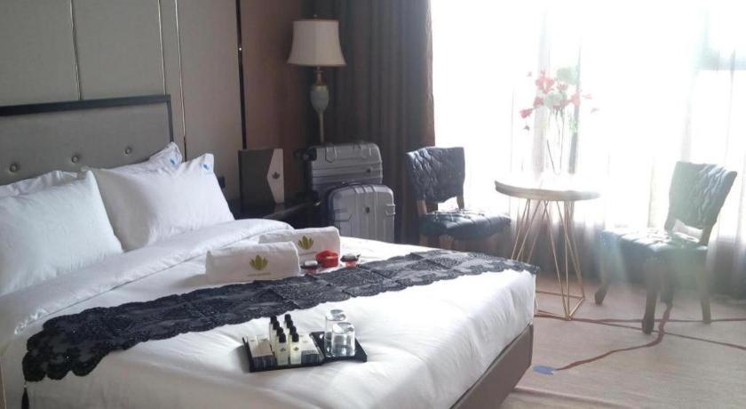 לגאזפי Lotus Blu Hotel מראה חיצוני תמונה