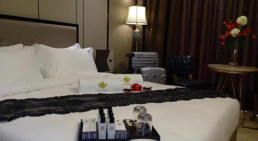 לגאזפי Lotus Blu Hotel מראה חיצוני תמונה
