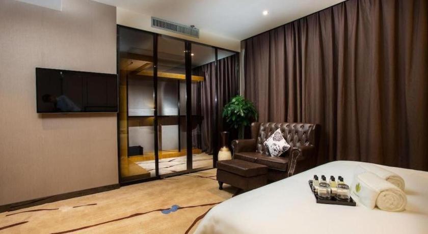 לגאזפי Lotus Blu Hotel מראה חיצוני תמונה