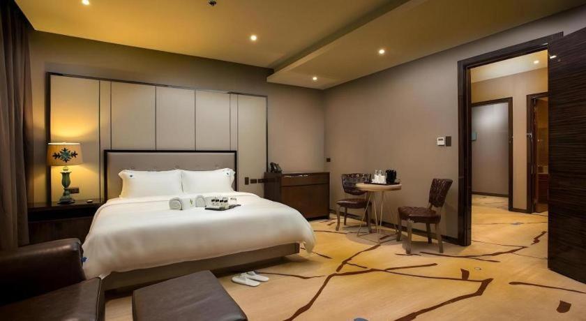 לגאזפי Lotus Blu Hotel מראה חיצוני תמונה