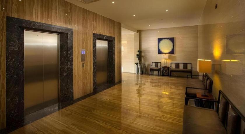 לגאזפי Lotus Blu Hotel מראה חיצוני תמונה