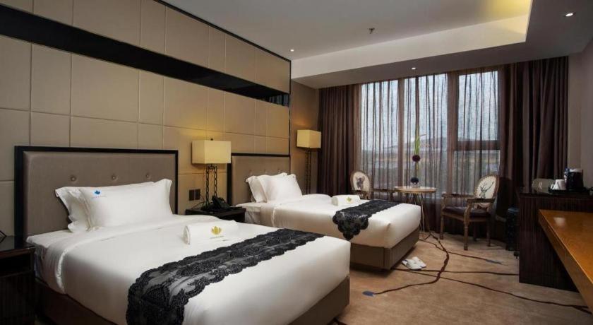 לגאזפי Lotus Blu Hotel מראה חיצוני תמונה