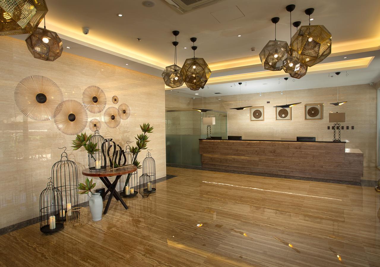 לגאזפי Lotus Blu Hotel מראה חיצוני תמונה